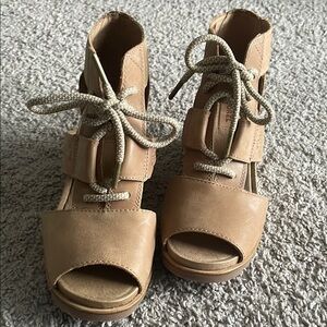 Stylish Tan Women's Open-Toe Shoes by Soren